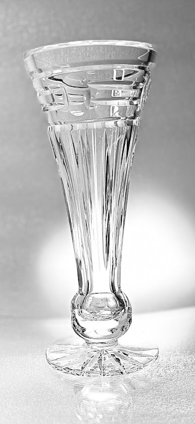 Elegante - Crystal Vase - 1 available