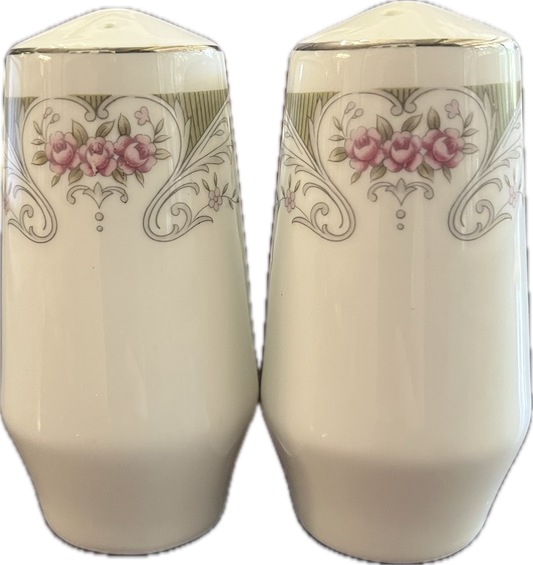 Alberon by Translucent - Salt & Pepper Shaker - 1 available