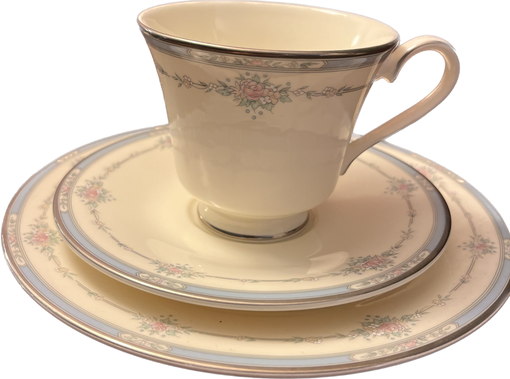 Lisa by Royal Doulton - Teacup & Saucer - 2 available