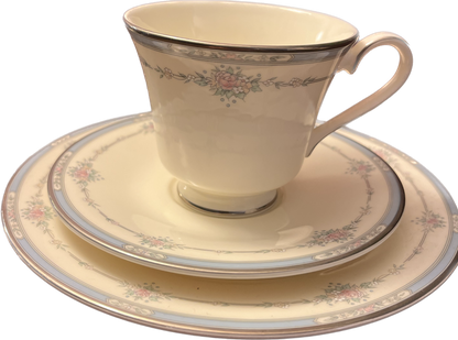 Lisa by Royal Doulton - Teacup & Saucer - 2 available